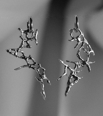 Figuras orgánicas creadas con cera vertida